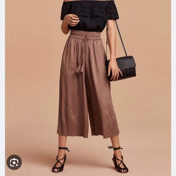 Wilfred Pants - Aritzia- Wilfred Nanterre Pant- Nutmeg size Small